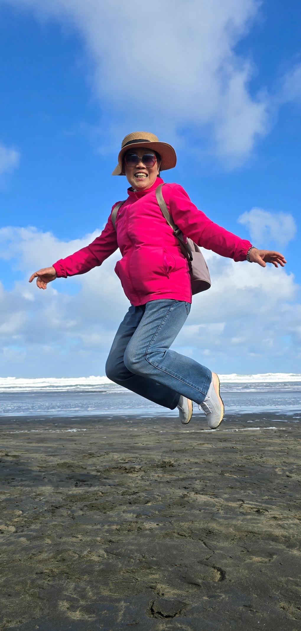 人在沙滩上跳起来

AI 生成的内容可能不正确。