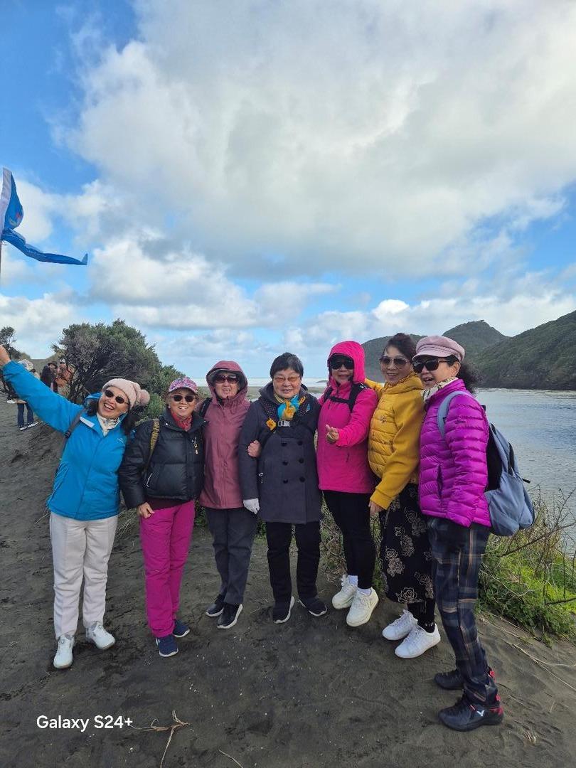 图片包含 户外, 火车, 烟, 骑

AI 生成的内容可能不正确。