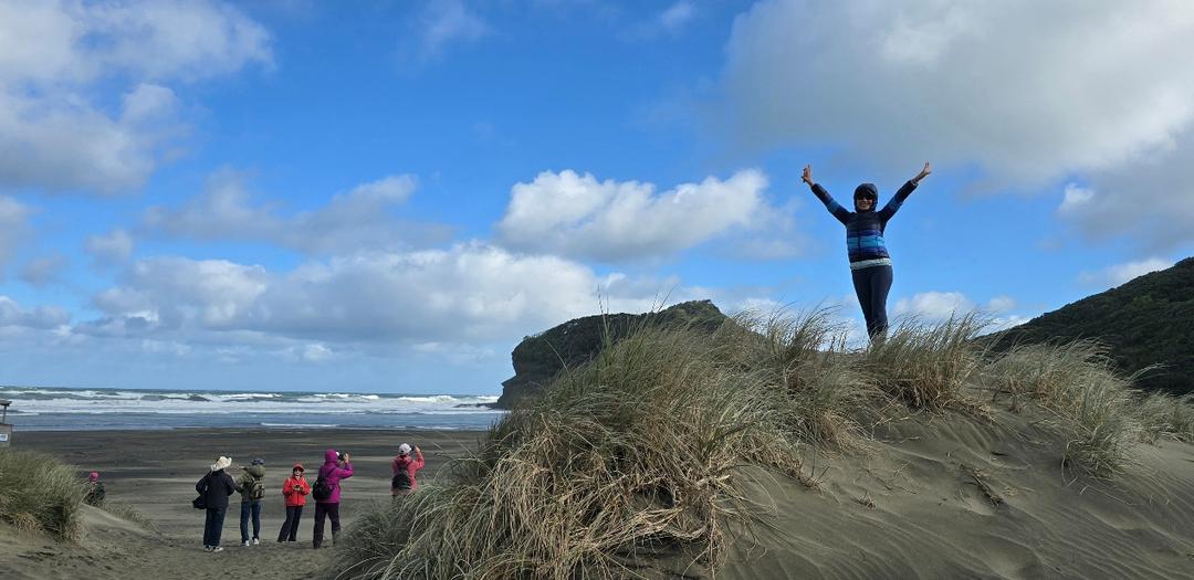 沙滩上的人

AI 生成的内容可能不正确。