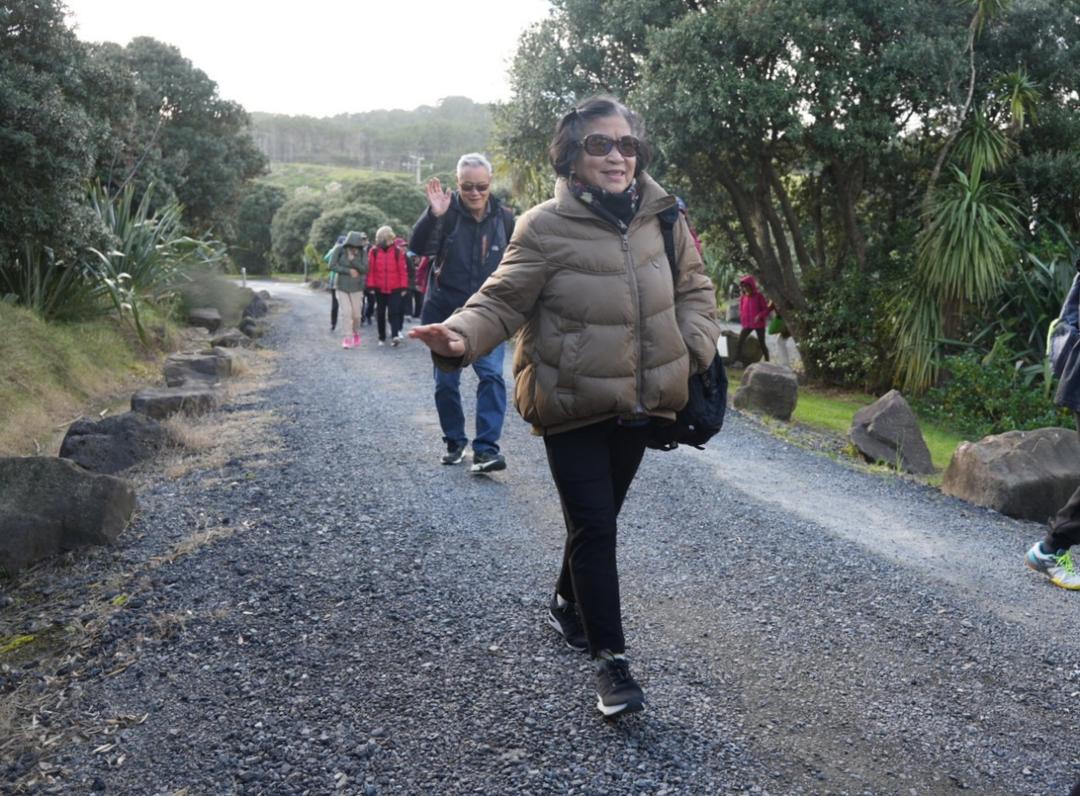 男人走在路上

AI 生成的内容可能不正确。