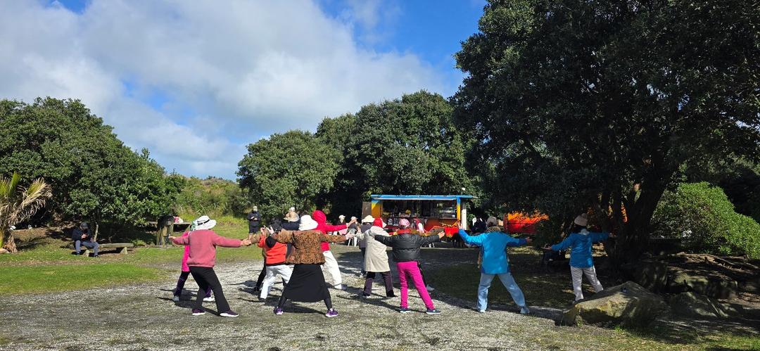 一群小孩在草地上

AI 生成的内容可能不正确。