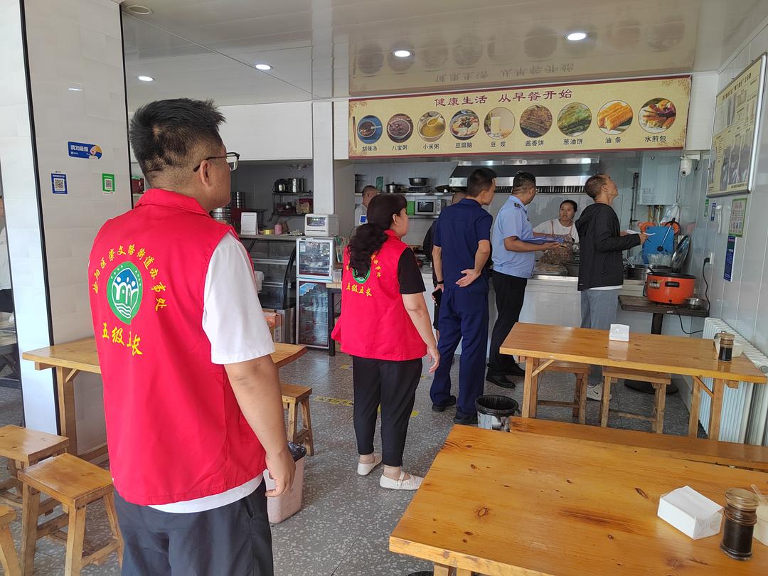 榆阳区崇文路街道芹涧路社区开展小餐饮安全与消防联合排查