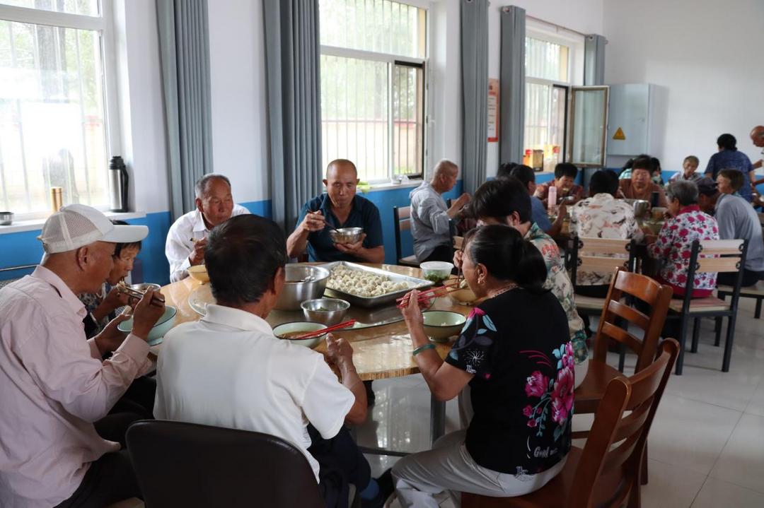 神木市大保当镇东北湾村互助幸福院：初秋饺子宴 敬老暖人心