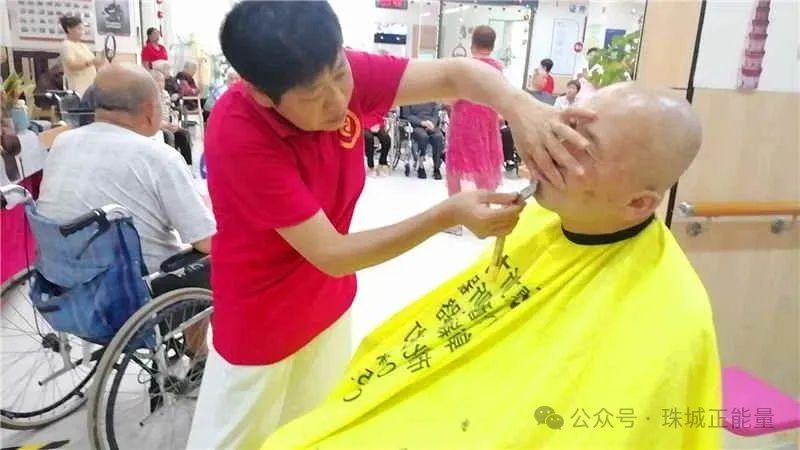 相互奉獻愛,世界更美好——阜陽市愛心公益志愿者協會組織志愿者與愛心企業共建活動 相互奉獻愛,世界更美好——阜陽市愛心公益志愿者協會組織志愿者與愛心企業共建活動