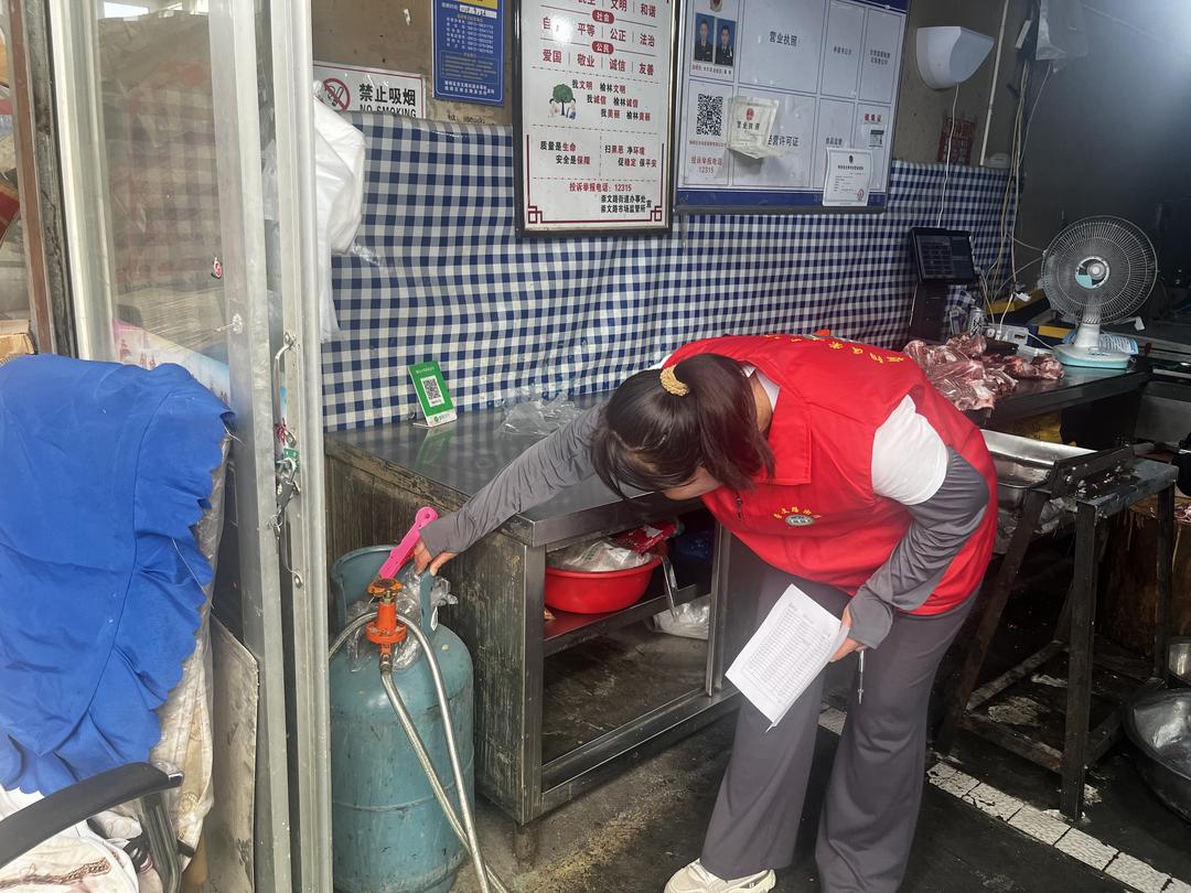 榆阳区崇文路街道春苑社区“五级五长”联动开展“大排查 大宣讲”筑牢基层治理“暖心防线”