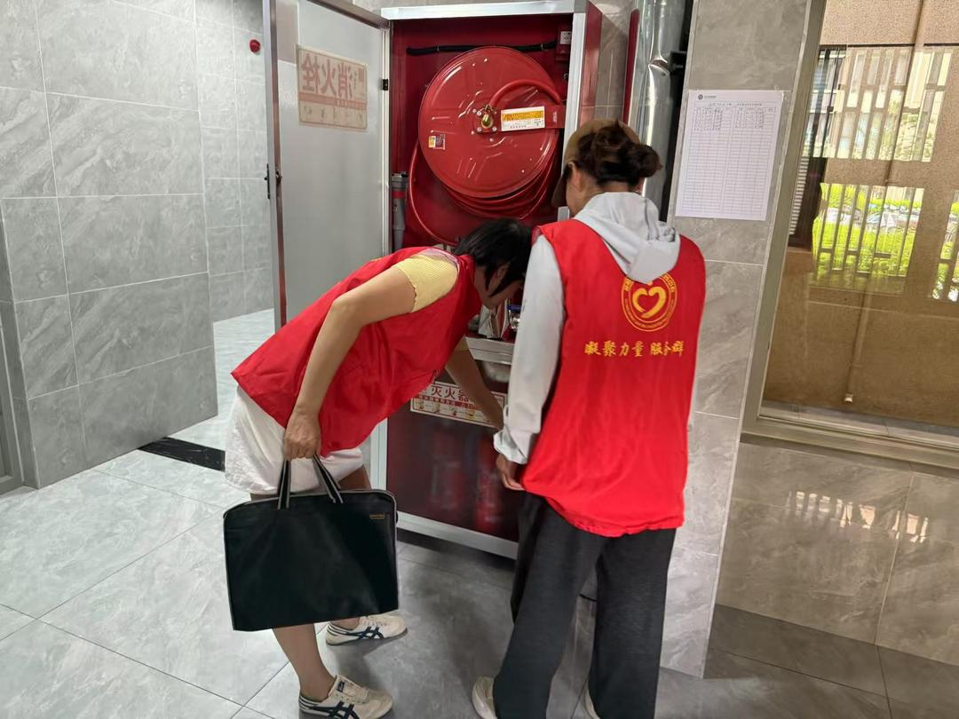 榆阳区崇文路街道春苑社区“五级五长”联动开展“大排查 大宣讲”筑牢基层治理“暖心防线”