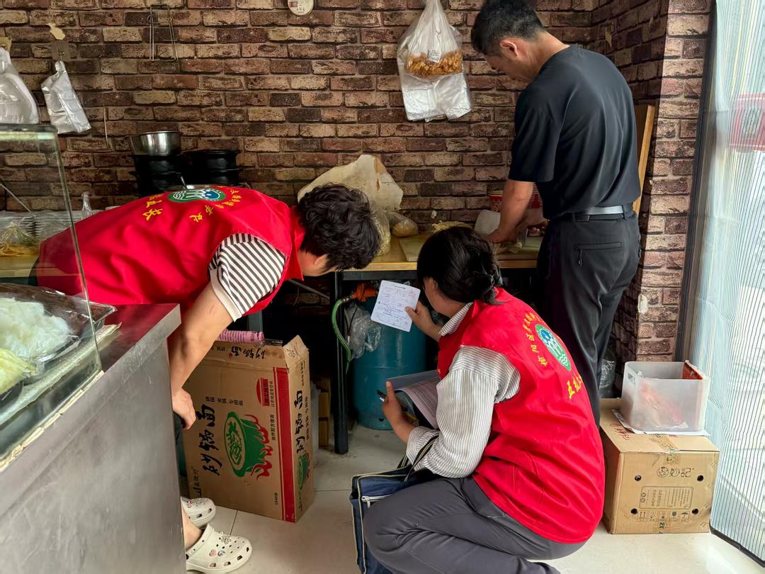 榆阳区崇文路街道春苑社区“五级五长”联动开展“大排查 大宣讲”筑牢基层治理“暖心防线”