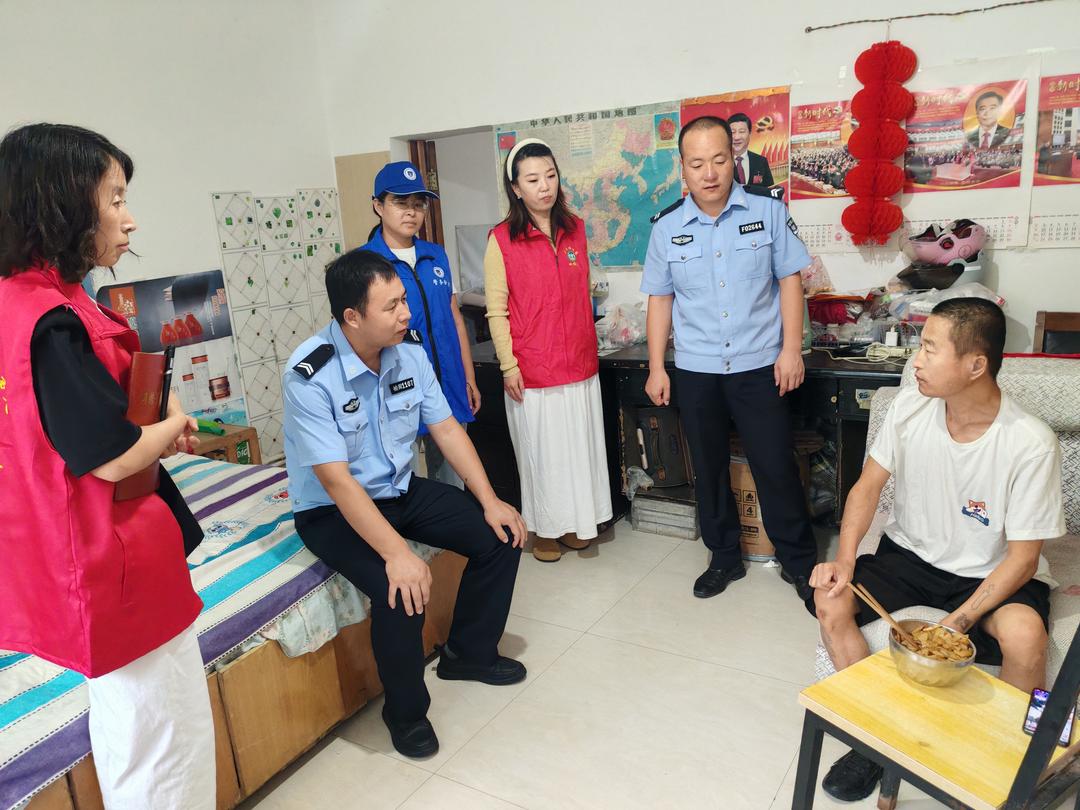 榆阳区崇文路街道春苑社区“五级五长”联动开展“大排查 大宣讲”筑牢基层治理“暖心防线”