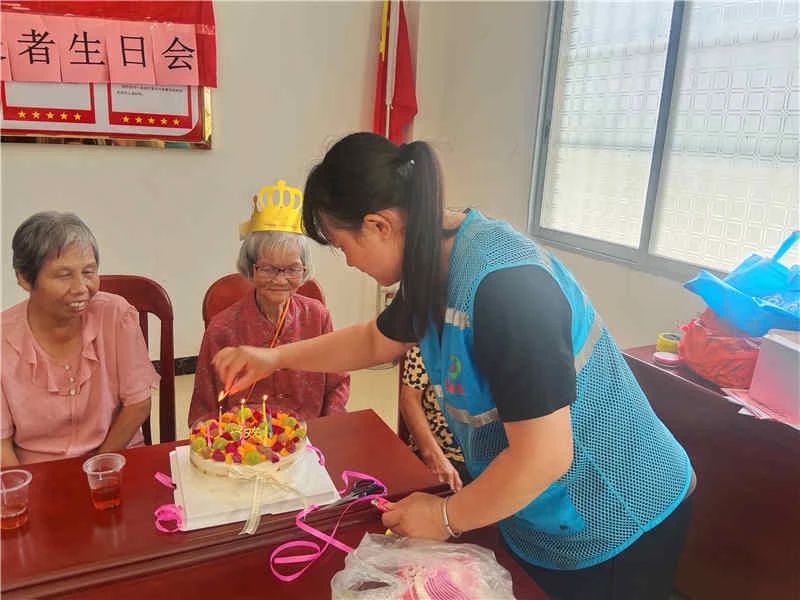 “歲月如歌,情暖夕陽”——通門鎮(zhèn)第一期長者生日會 “歲月如歌,情暖夕陽”——通門鎮(zhèn)第一期長者生日會