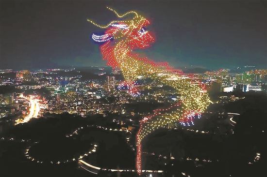 深圳万架无人机表演 点亮夜空献礼国庆-华闻时空