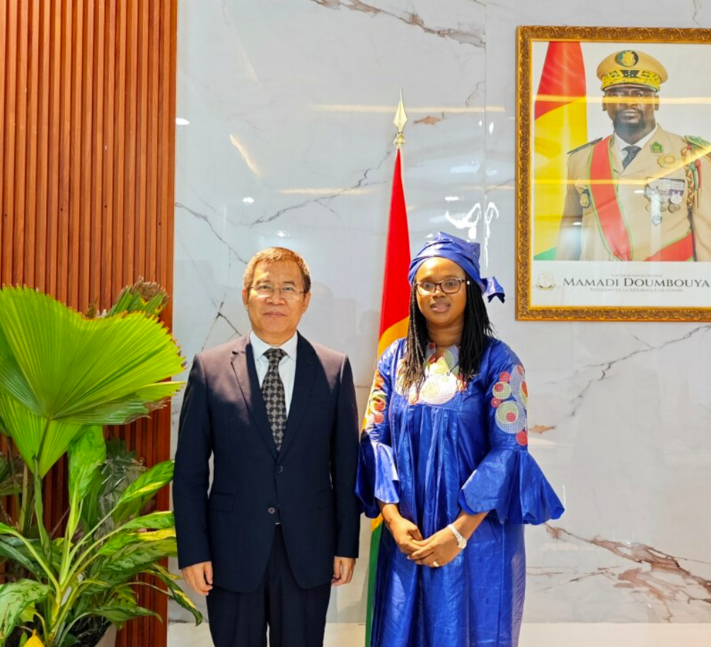 西非华声》 I 几内亚：王晖参赞会见新任农业部长_布基纳法索_新闻_华人头条, image size:1005x915