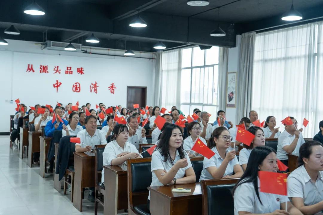 致敬强国荣光，凝聚企业担当——<a href=https://www.shidiannet.com/zt/shaanxi/ target=_blank class=infotextkey>陕西</a>杜康酒业集团组织观看九三阅兵仪式