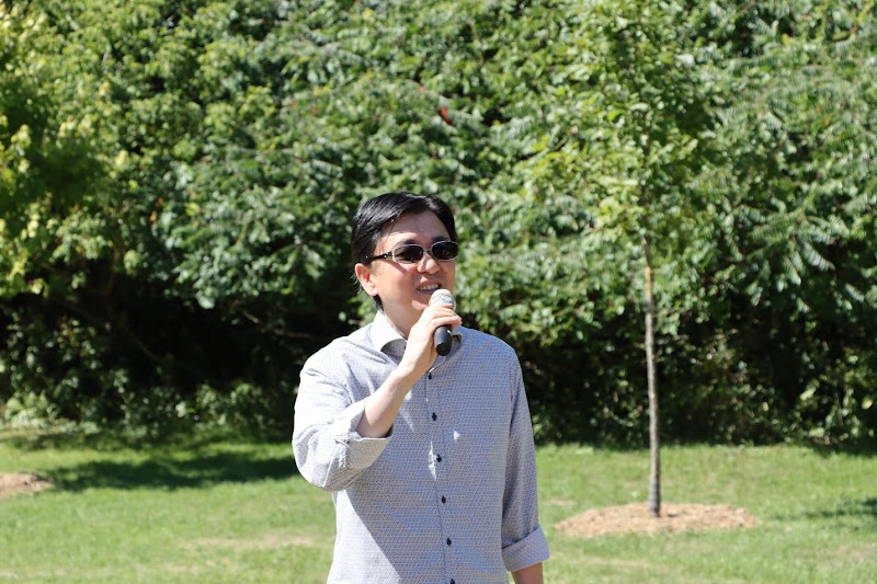 A person holding a microphoneAI-generated content may be incorrect.