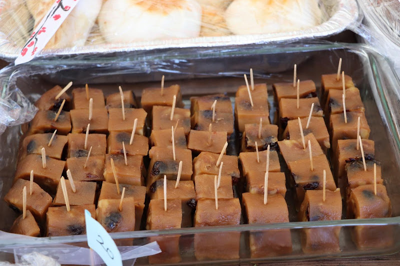 A tray of brown foodAI-generated content may be incorrect.