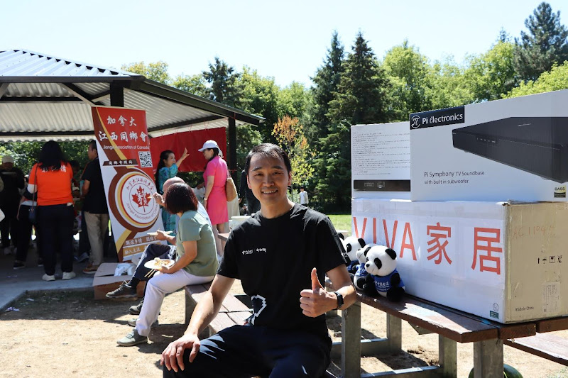 A person sitting on a bench with a thumbs upAI-generated content may be incorrect.