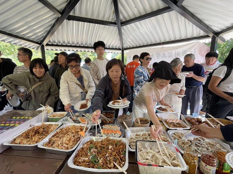 A group of people in a tent serving foodAI-generated content may be incorrect.