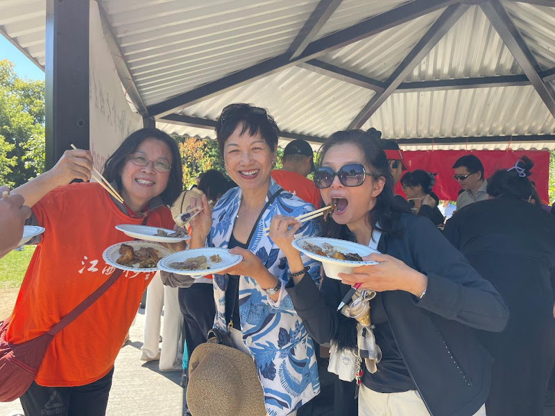 A group of women holding plates with foodAI-generated content may be incorrect.