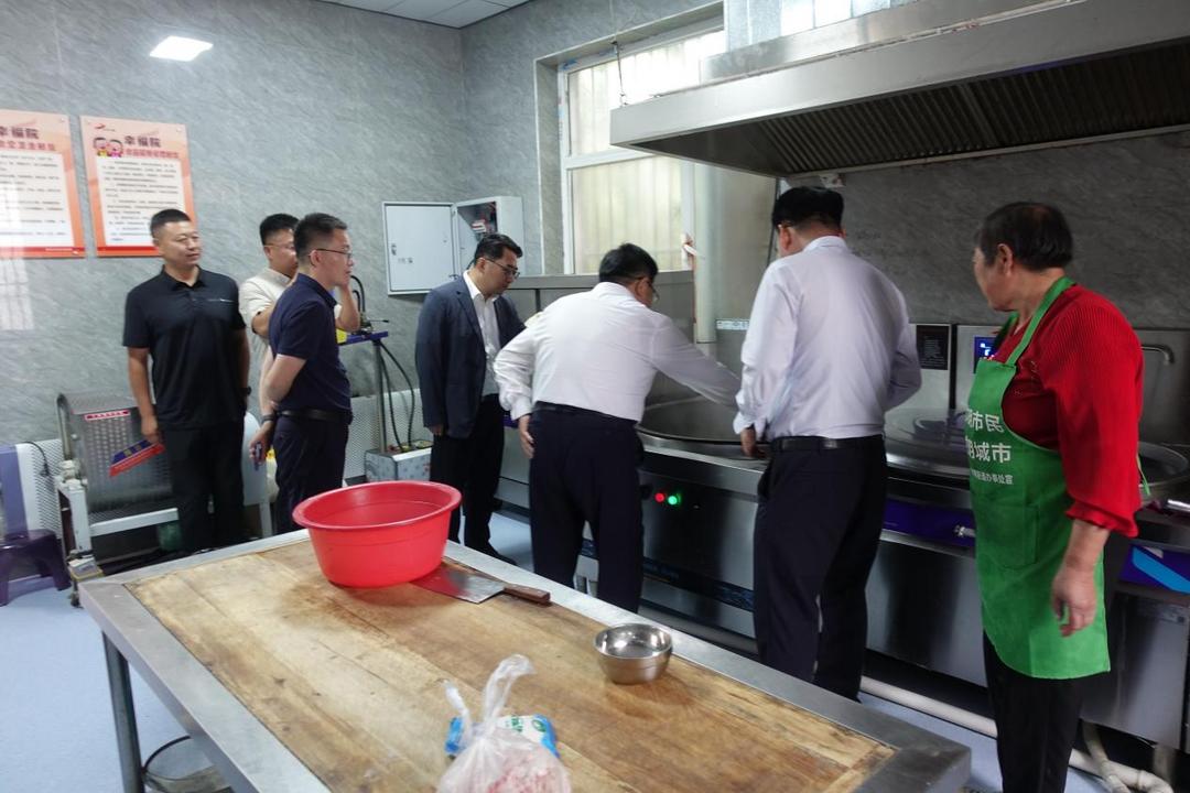 神木市市长段智博走进大保当镇东北湾村调研指导农村幸福院工作 