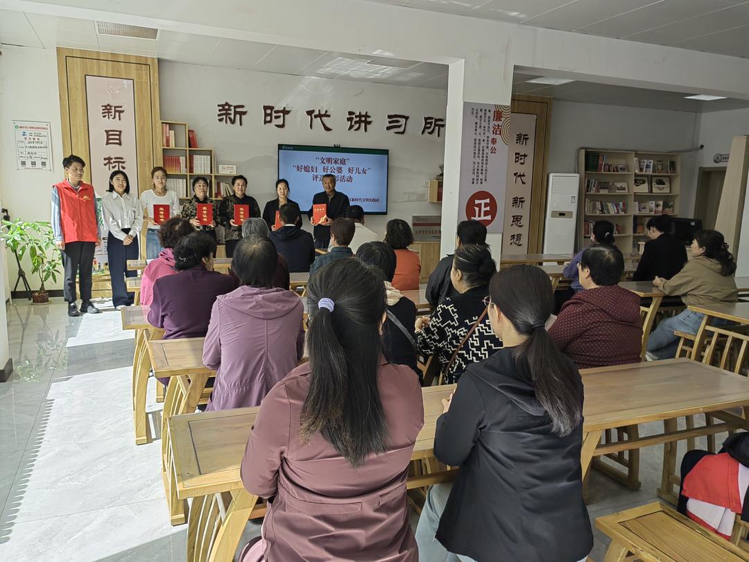 学院社区开展“文明家庭”及“好公婆、好媳妇、好儿女”评选表彰活动