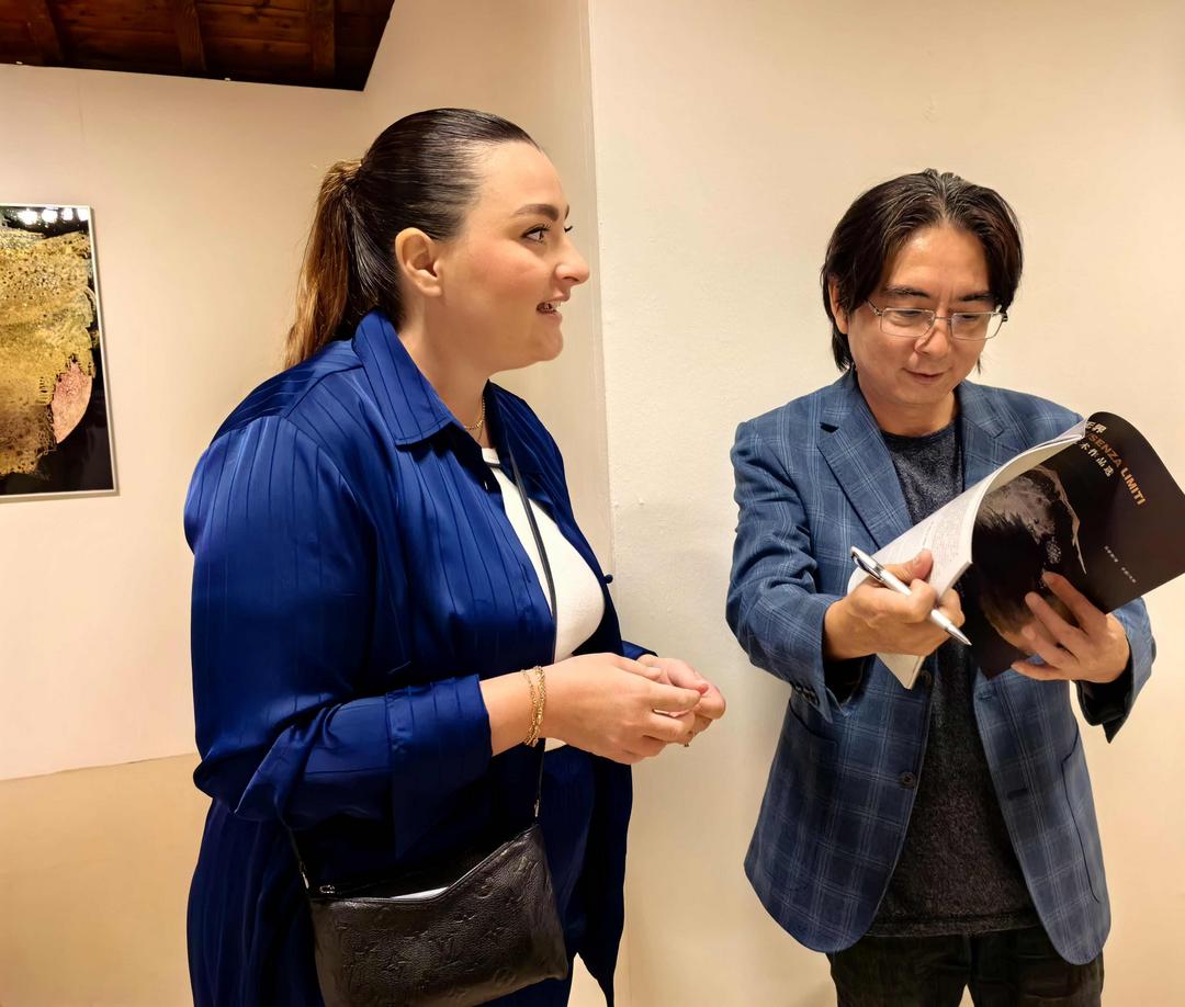 图片[6]-中国漆画惊艳萨尔扎纳艺术节,唯一受邀中国艺术家来自大湾区-华闻时空