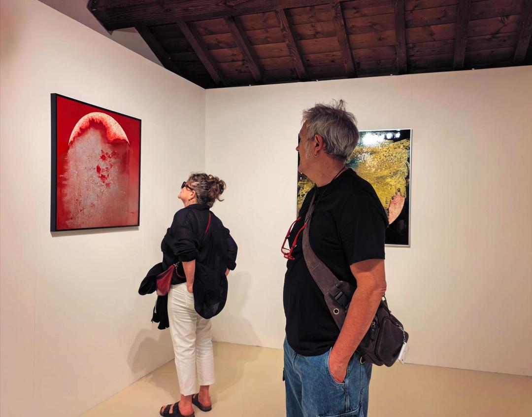 图片[8]-中国漆画惊艳萨尔扎纳艺术节,唯一受邀中国艺术家来自大湾区-华闻时空