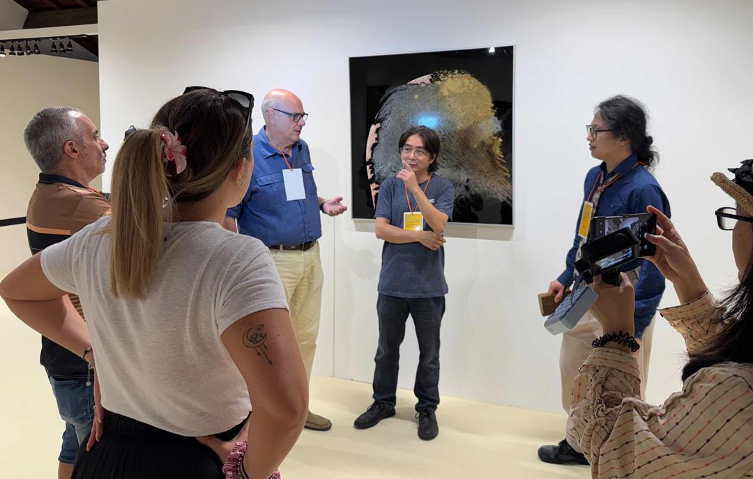 图片[13]-中国漆画惊艳萨尔扎纳艺术节,唯一受邀中国艺术家来自大湾区-华闻时空