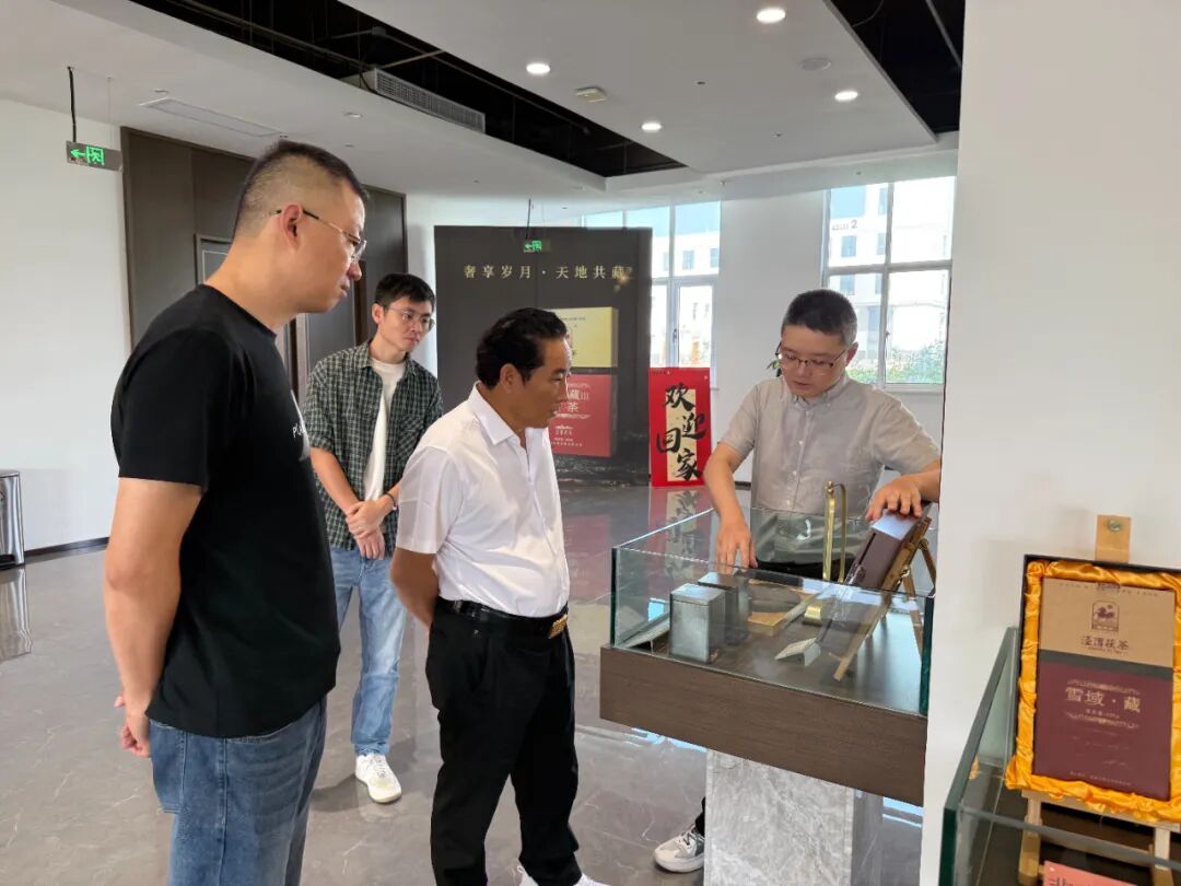 <a href=https://www.shidiannet.com/zt/shaanxi/ target=_blank class=infotextkey>陕西</a>杜康酒业集团董事长张红军一行莅临泾渭茯茶厂参观交流