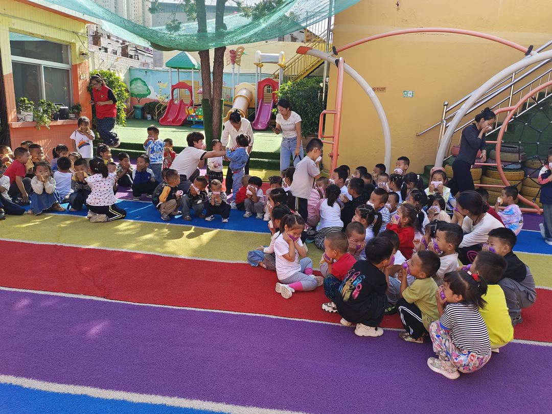 榆阳区崇文路街道春苑社区走进辖区幼儿园：多元主题活动共筑安全文明防线