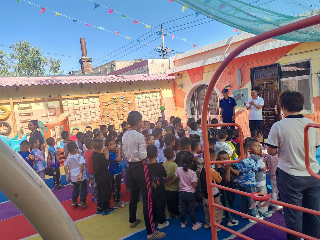 榆阳区崇文路街道春苑社区走进辖区幼儿园：多元主题活动共筑安全文明防线