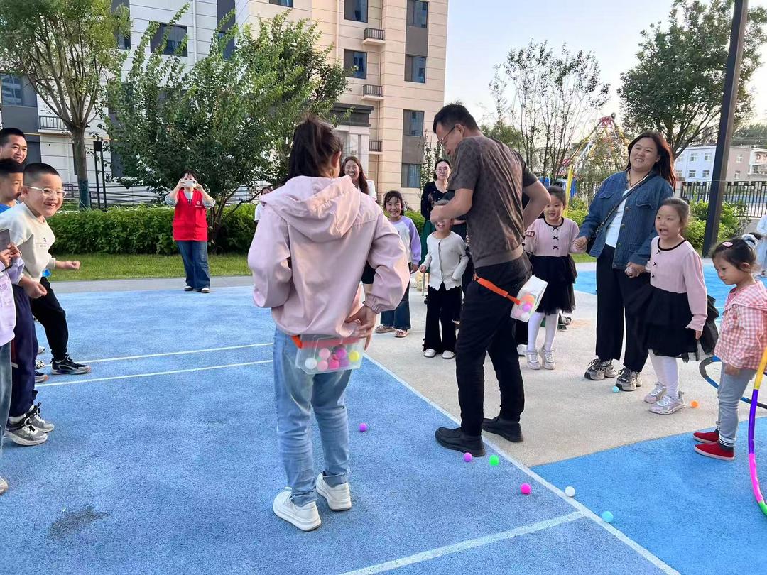 富庆路社区联合榆林阳光里社会工作发展中心开展亲子趣味运动会