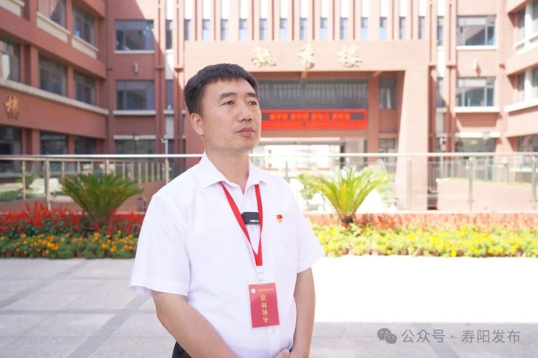 县滨河小学党支部书记,校长 刘俊卿未来,我校会以四
