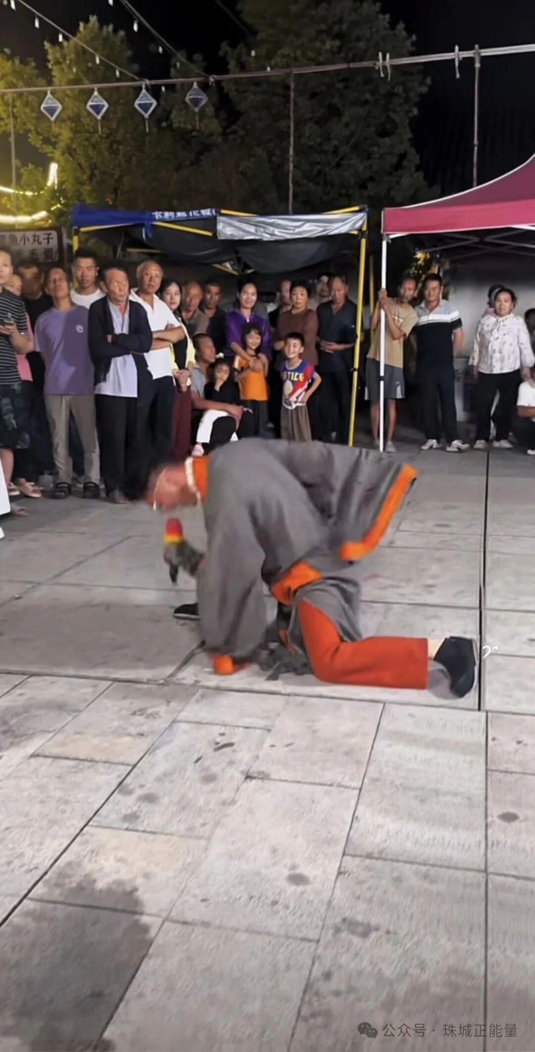 DƬ