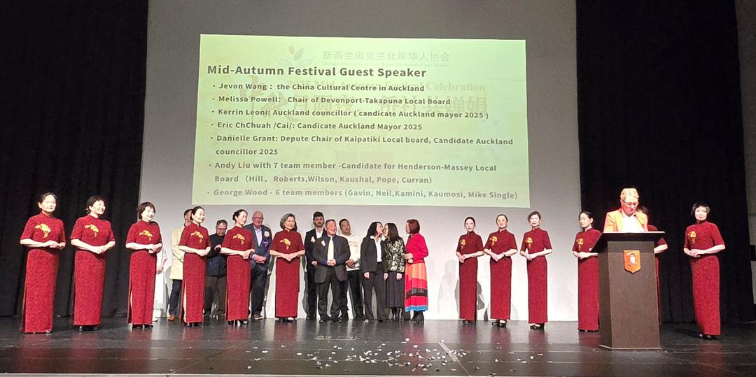 ä¸€ç¾¤äººç«™åœ¨å�°ä¸Š

AI ç”Ÿæˆ�çš„å†…å®¹å�¯èƒ½ä¸�æ­£ç¡®ã€‚