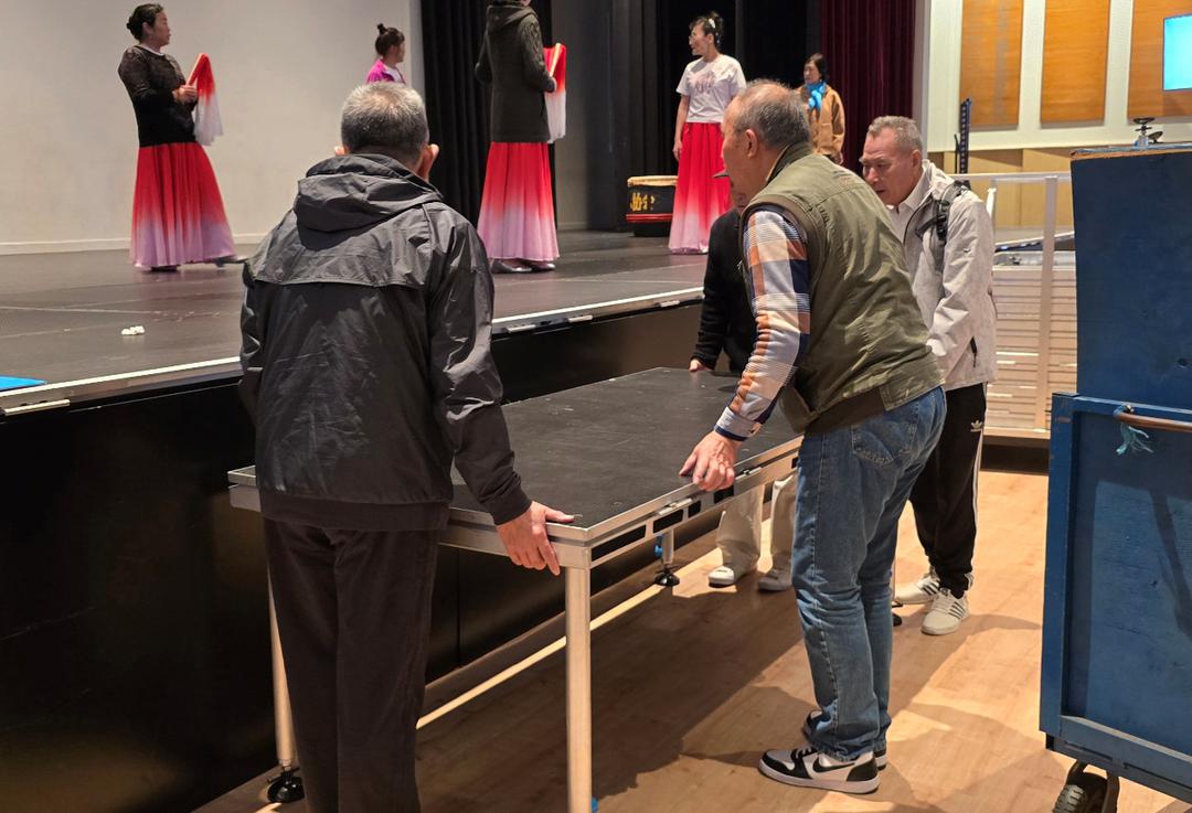 å›¾ç‰‡åŒ…å�« äºº, ç”·äºº, è¡Œæ��, è¡Œæ��ç®±

AI ç”Ÿæˆ�çš„å†…å®¹å�¯èƒ½ä¸�æ­£ç¡®ã€‚