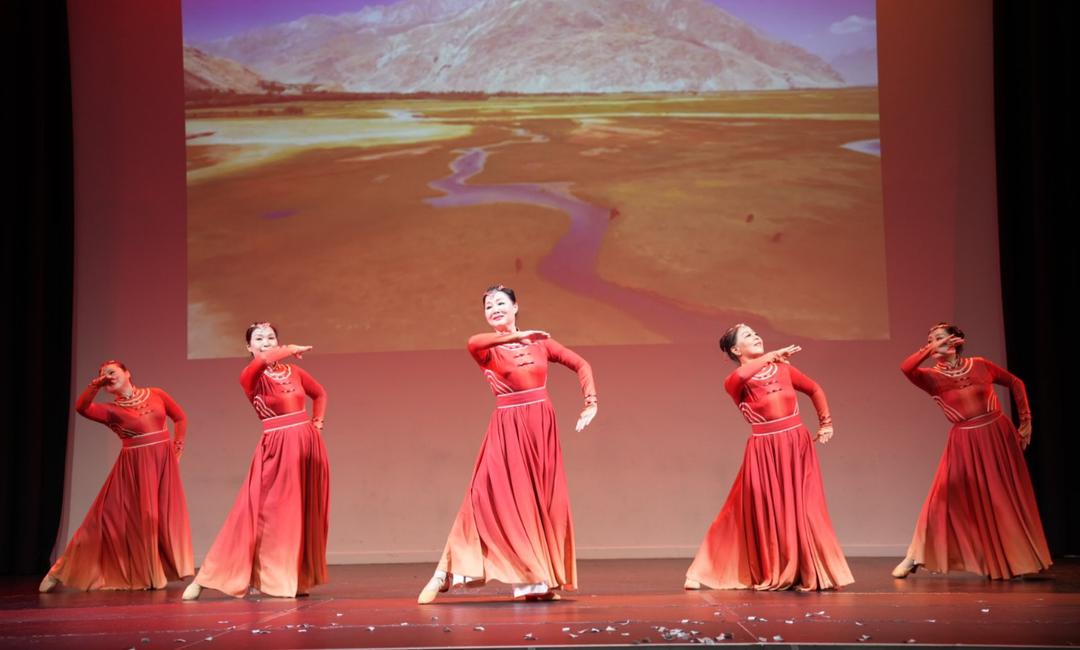 å›¾ç‰‡åŒ…å�« æ¡Œå­�, å‰�, æŸœå�°, ç›‘æ�§

AI ç”Ÿæˆ�çš„å†…å®¹å�¯èƒ½ä¸�æ­£ç¡®ã€‚