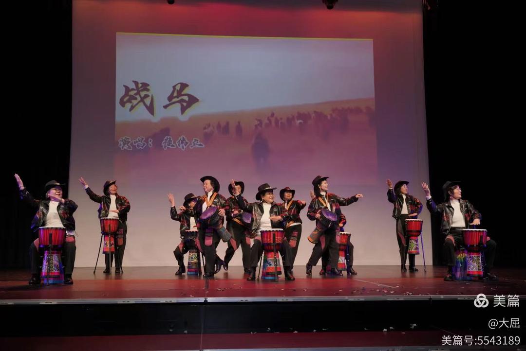 ä¸€ç¾¤äººç«™åœ¨å�°ä¸Š

AI ç”Ÿæˆ�çš„å†…å®¹å�¯èƒ½ä¸�æ­£ç¡®ã€‚