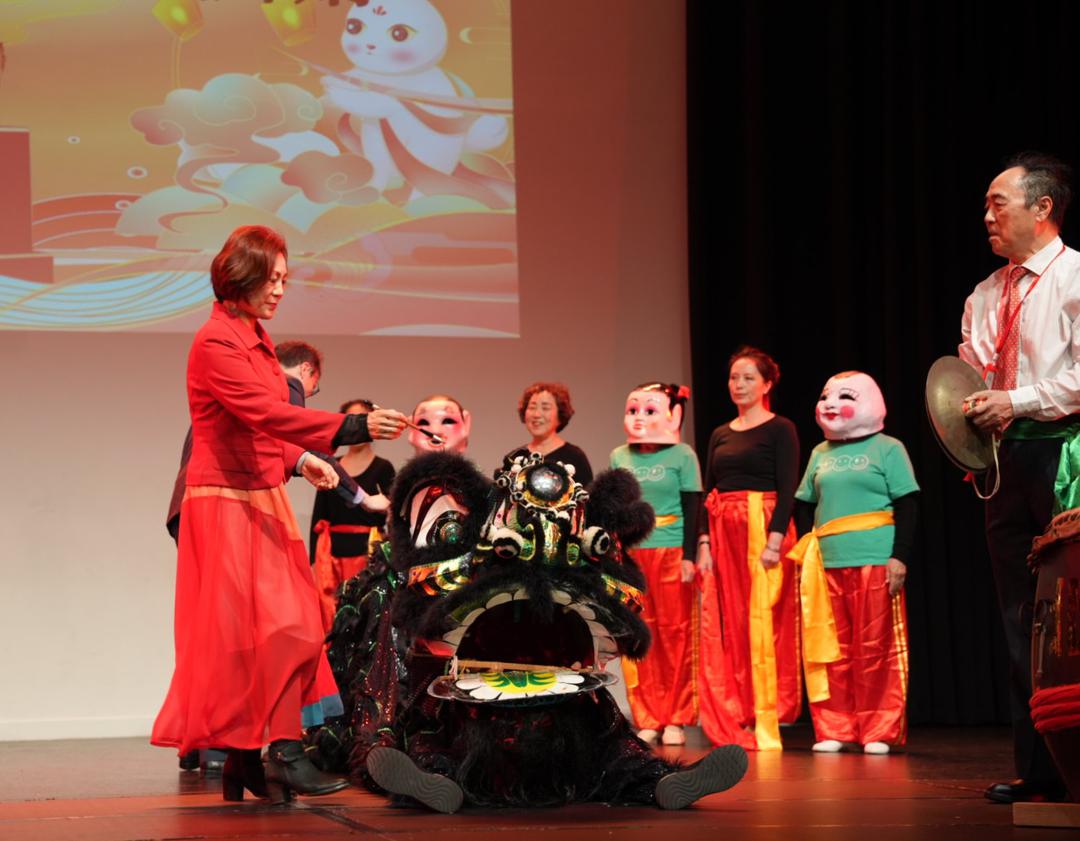 å›¾ç‰‡åŒ…å�« äºº, è·³èˆ�, è¿�åŠ¨, ç«™

AI ç”Ÿæˆ�çš„å†…å®¹å�¯èƒ½ä¸�æ­£ç¡®ã€‚