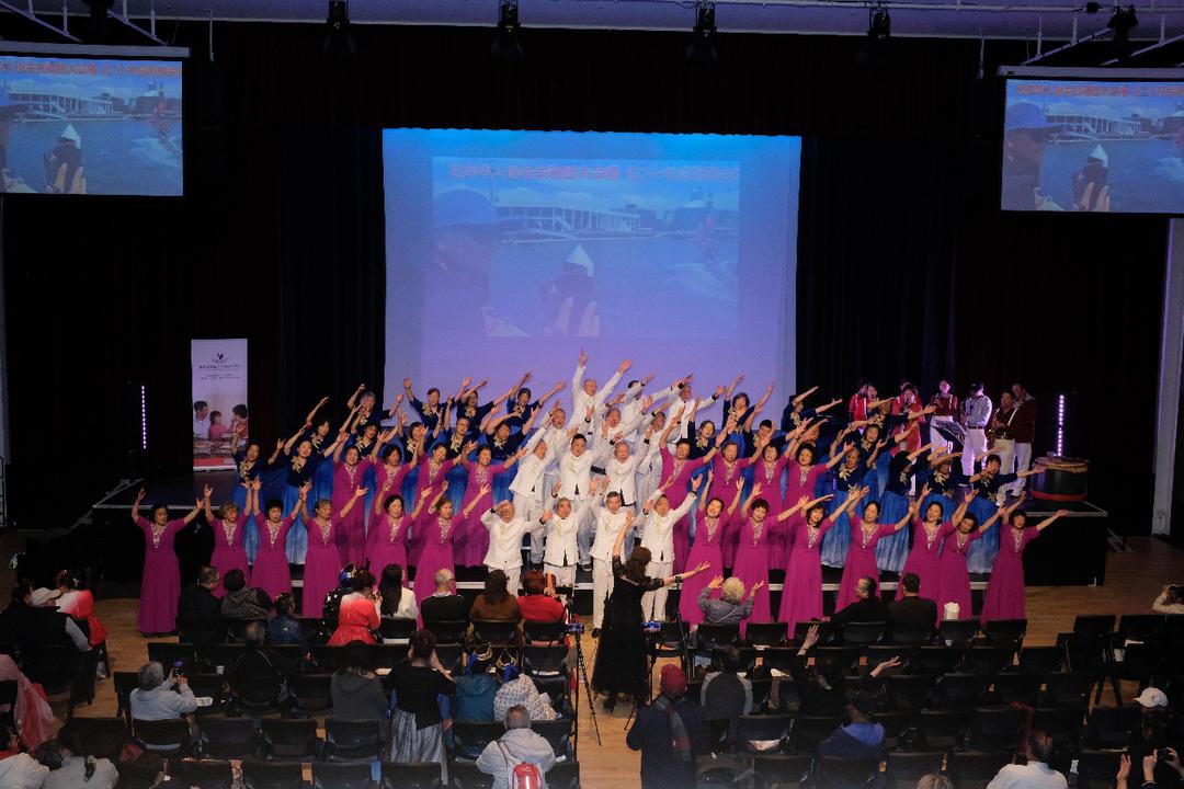 ä¸€ç¾¤äººç«™åœ¨å�°ä¸Š

AI ç”Ÿæˆ�çš„å†…å®¹å�¯èƒ½ä¸�æ­£ç¡®ã€‚