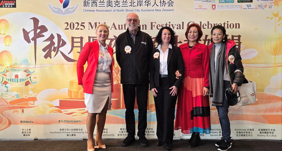 ä¸€ç¾¤ç”·äººå’Œå¥³äººç«™åœ¨ä¸€èµ·

AI ç”Ÿæˆ�çš„å†…å®¹å�¯èƒ½ä¸�æ­£ç¡®ã€‚