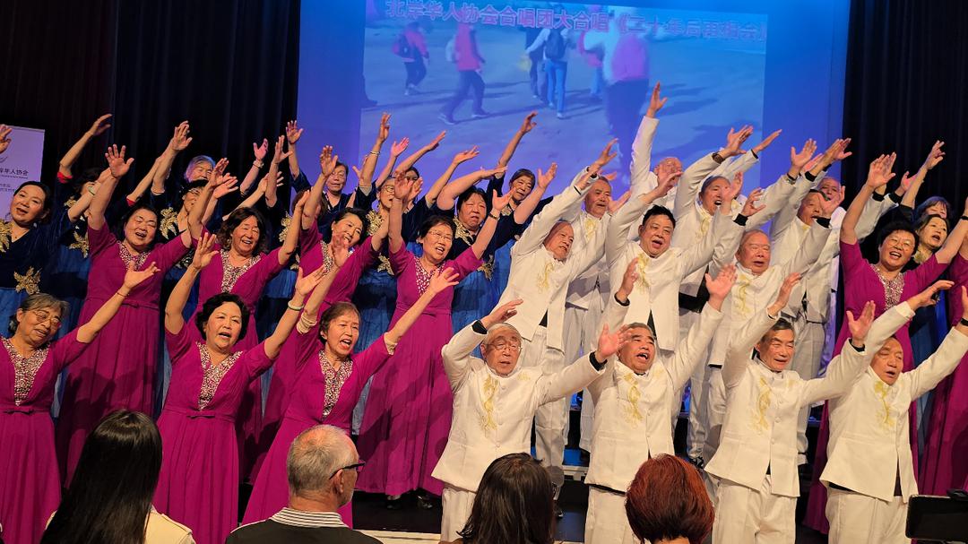 ä¸€ç¾¤äººåœ¨å�°ä¸Šè·³èˆ�

AI ç”Ÿæˆ�çš„å†…å®¹å�¯èƒ½ä¸�æ­£ç¡®ã€‚