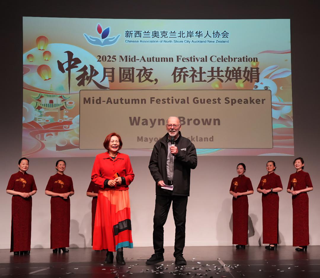 ä¸€ç¾¤äººç«™åœ¨äººçš„ç…§ç‰‡ä¸Šå†™ç�€å­—

AI ç”Ÿæˆ�çš„å†…å®¹å�¯èƒ½ä¸�æ­£ç¡®ã€‚