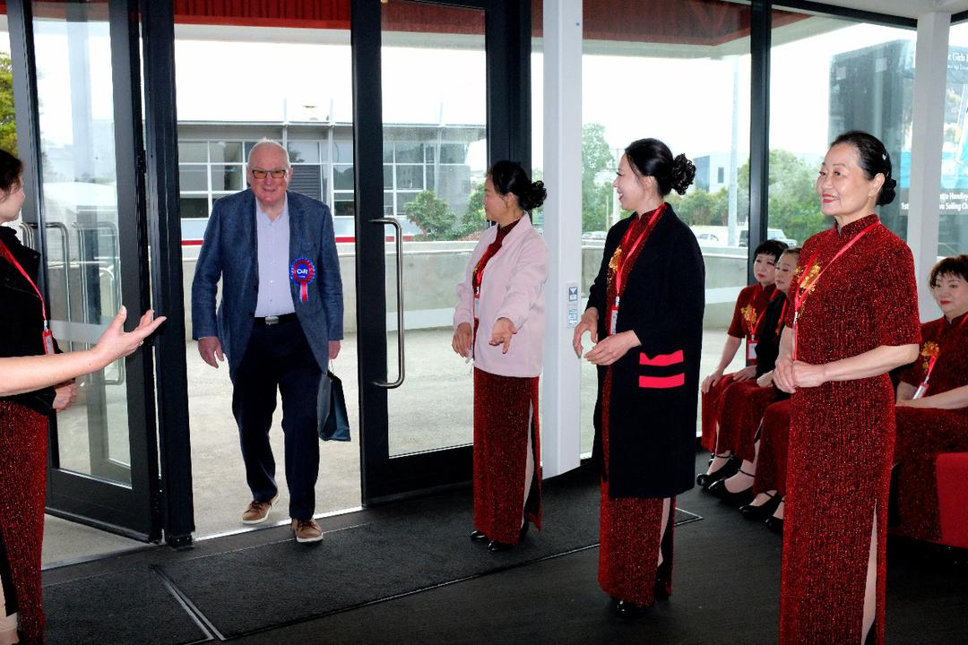 ä¸€ç¾¤äººç«™åœ¨é—¨å‰�

AI ç”Ÿæˆ�çš„å†…å®¹å�¯èƒ½ä¸�æ­£ç¡®ã€‚