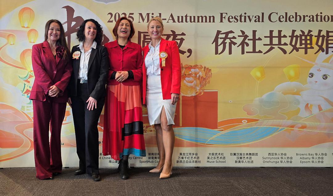 äººä»¬ç«™åœ¨ä¸€èµ·å�ˆå½±çš„ä¸€ç¾¤äºº

AI ç”Ÿæˆ�çš„å†…å®¹å�¯èƒ½ä¸�æ­£ç¡®ã€‚