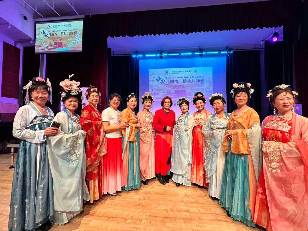 ä¸€ç¾¤äººç«™åœ¨å�°ä¸Š

AI ç”Ÿæˆ�çš„å†…å®¹å�¯èƒ½ä¸�æ­£ç¡®ã€‚