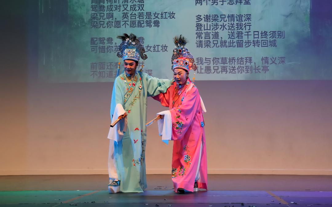 å›¾ç‰‡åŒ…å�« ç«™, ç”·äºº, æ°´, å‰�

AI ç”Ÿæˆ�çš„å†…å®¹å�¯èƒ½ä¸�æ­£ç¡®ã€‚