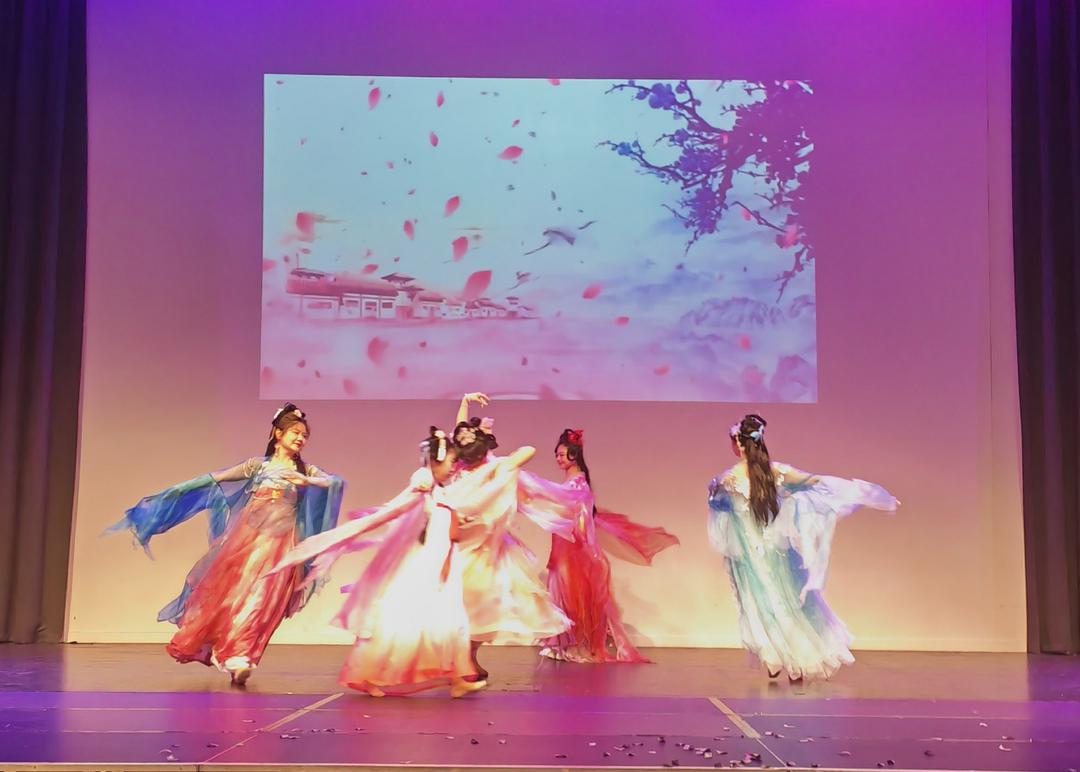 å›¾ç‰‡åŒ…å�« å®¤å†…, æ¡Œå­�, ç›‘æ�§, å±�å¹•

AI ç”Ÿæˆ�çš„å†…å®¹å�¯èƒ½ä¸�æ­£ç¡®ã€‚