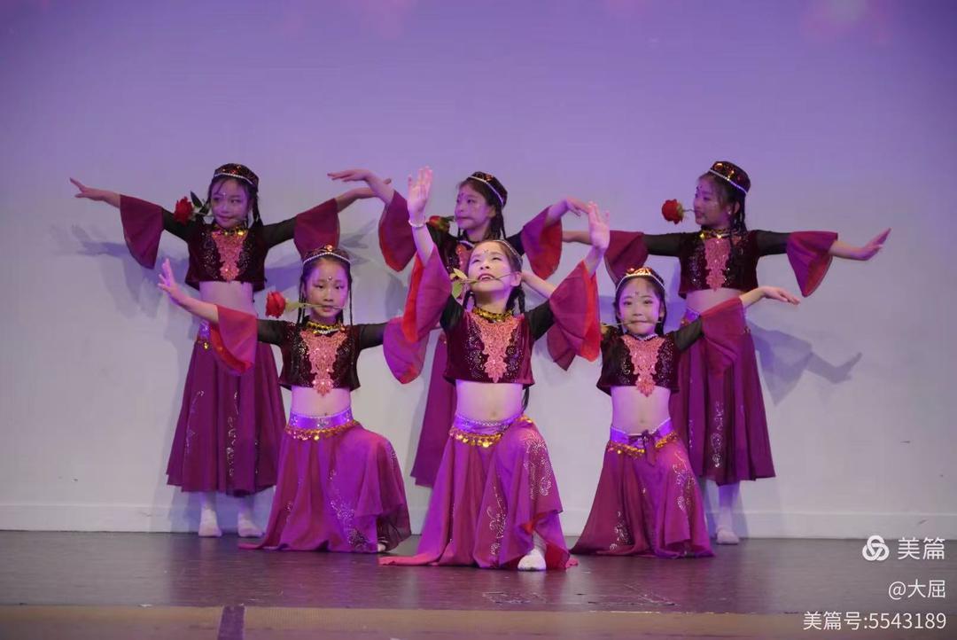 ä¸€ç¾¤ç©¿ç�€ç²‰è‰²è¡£æœ�çš„äºº

AI ç”Ÿæˆ�çš„å†…å®¹å�¯èƒ½ä¸�æ­£ç¡®ã€‚