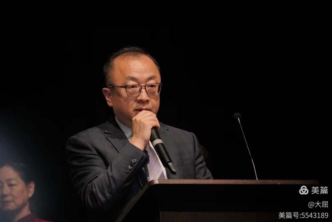 ç”·äººæ‹¿ç�€ç¬”è®°æœ¬ç”µè„‘

AI ç”Ÿæˆ�çš„å†…å®¹å�¯èƒ½ä¸�æ­£ç¡®ã€‚