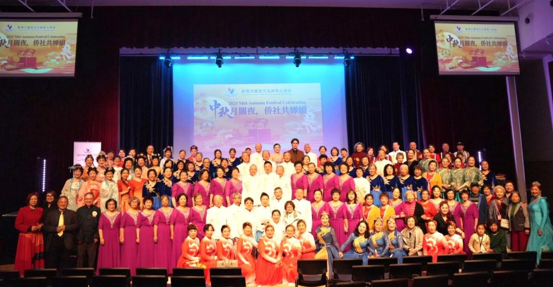 ä¸€ç¾¤äººåœ¨å�°ä¸Šè¡¨æ¼”çš„äººå€’ä¸€è¾¹çš„ç…§ç‰‡

AI ç”Ÿæˆ�çš„å†…å®¹å�¯èƒ½ä¸�æ­£ç¡®ã€‚