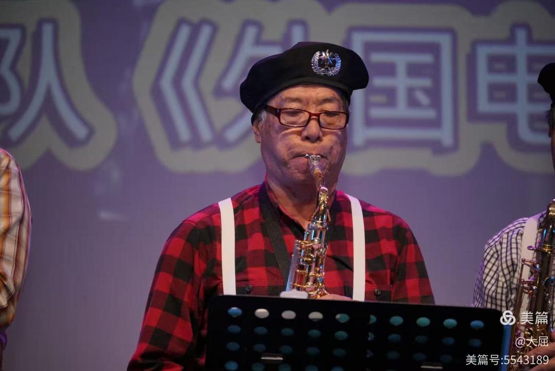 ç”·äººçš„ç…§ç‰‡ä¸Šå†™ç�€å­—

AI ç”Ÿæˆ�çš„å†…å®¹å�¯èƒ½ä¸�æ­£ç¡®ã€‚